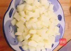 Illustration of how to make tomato and potato pimple soup 1