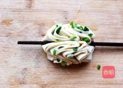 Illustration of how to make chive flower rolls 13