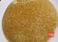 Illustration of making glutinous rice crispy rice 4