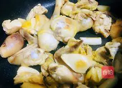 Illustration of how to make matsutake chicken soup 4