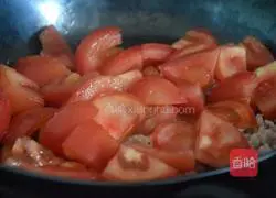 Illustration of how to make tomato meat sauce pasta 8