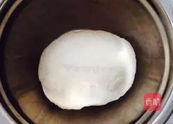 Illustration of how to cut steamed buns with milk knife 4