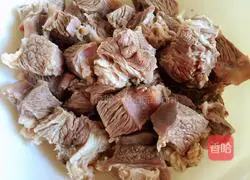 Illustration of how to make a family improved version of beef buns 4