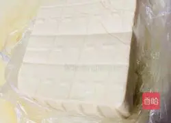 How to make crucian carp tofu soup Illustration 2