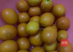 Illustration of how to make rock sugar honey kumquat 1 