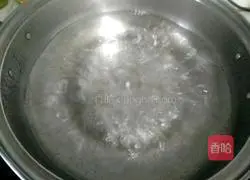 Illustration of how to make Chinese cabbage and meat wontons 24