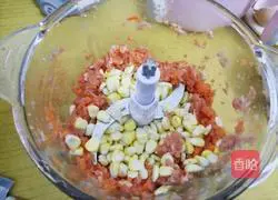 Illustration of how to make carrot, corn and pork dumplings 4