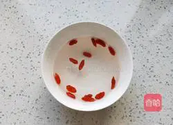 Illustration of how to make rock sugar, red dates and white fungus soup 3