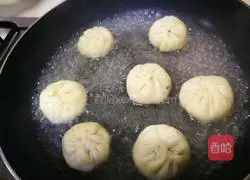 Illustration of how to make fried bamboo shoot buns 13