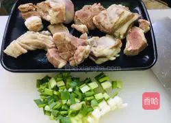 Illustration of how to make vermicelli mutton soup 1