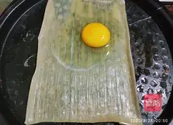 Illustration of how to make grilled cold noodles in Northeast China 1