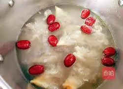Illustration of how to make white radish, white fungus and beef brisket soup 11