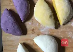 Illustration of how to make three-color steamed buns 8