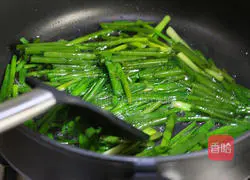 Illustration of how to make scallion oil noodles 3