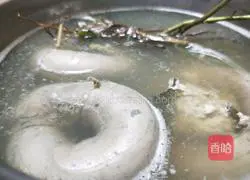 Illustration of how to make chowder mugwort soup 4