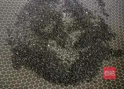 Illustration of how to make black sesame steamed buns 1