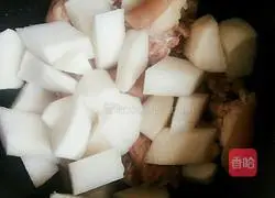 Illustration of how to make pig's feet and radish stewed 9