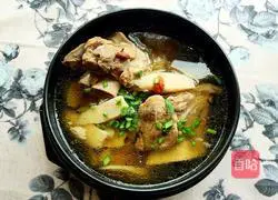 Illustration of how to make yam and wolfberry bone soup 11