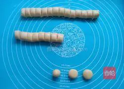 Illustration of how to make egg yolk biscuits 13