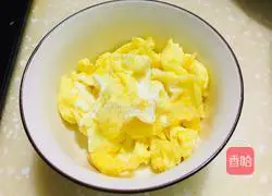 Illustration of how to make egg and tomato noodle soup 8