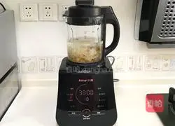 Illustration of how to make peach gum, white fungus and snow swallow soup 4