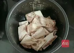 Recipe for beef bone and lotus root soup Illustration 5