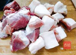 Illustration of how to make steamed dumplings with winter melon and meat stuffing 5