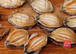 Illustration of how to make abalone and ribs stewed with potatoes 2