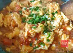 Illustration of how to make scrambled eggs with winter bamboo shoots and tomatoes 13