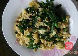 Illustration of how to make fried eggs with leeks 5