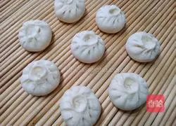 Illustration of how to make fried buns with celery and fresh meat 12