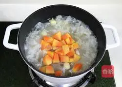 Papaya, Tremella and Lotus Seed Soup Recipe Illustration 6