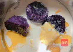 Illustration of how to make fried yellow peach cheese and purple sweet potato buns 2