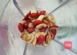 Illustration of how to make red date soy milk 3