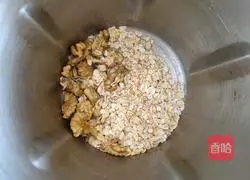 Illustration of how to make oatmeal and walnut pulp 2