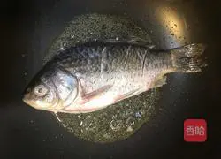 [The most powerful calcium supplement soup in autumn] Milky white crucian carp tofu soup recipe 2