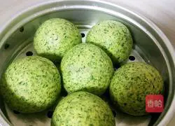 Illustration of how to make celery steamed buns 13