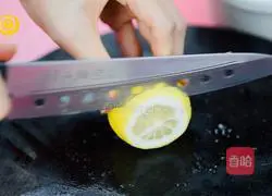 Illustration of how to make lung nourishing pear water 4