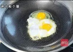 Omelette Illustration of making noodles 2