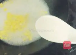 Illustration of how to make corn flakes soup 4