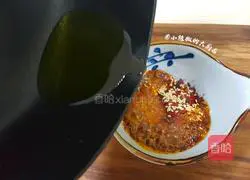 Illustration of how to make red-oiled chicken with saliva 6