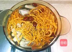 Sichuan - Illustration of how to stew native chicken with cordyceps flowers 5