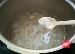 Winter Melon and Shrimp Soup Recipe Illustration 7