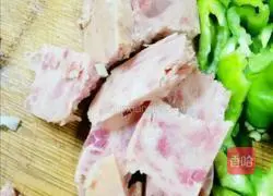 Illustration of how to make luncheon meat with spicy pepper and scrambled eggs 2