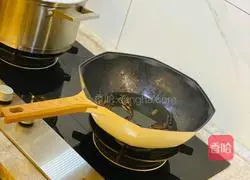 Illustration of how to make noodles with scallion oil 3