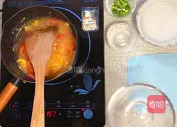 Illustration of how to make tomato and egg soup 4