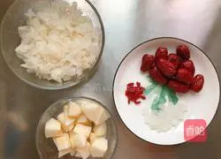 Illustration of how to make Tremella and Snow Pear Soup 1