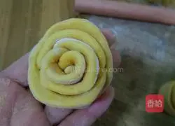 Illustration of how to make pumpkin steamed buns 15