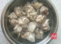 Illustration of how to make large plate of chicken noodles 4