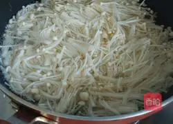 Garlic Illustration of how to make Rongfen enoki mushrooms 1